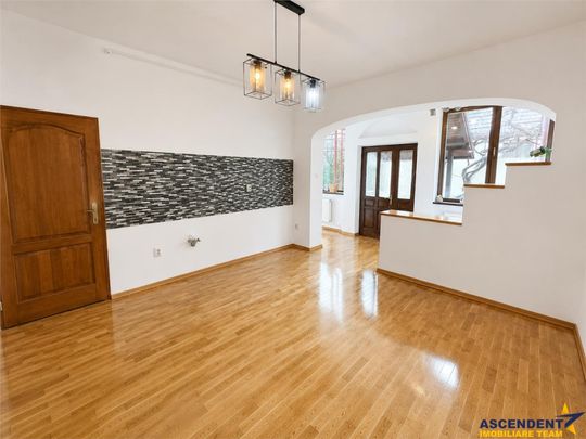 Casa individuala, , semicentral, Brasov - Photo 1