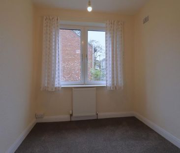 3 bedroom end of terrace house to rent - Photo 2