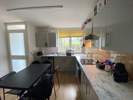 Room in a Shared Flat, Coppock Close, SW11 - Photo 5