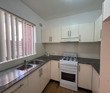 Peaceful parkside retreat with lock up garage & sunny aspect - Photo 4