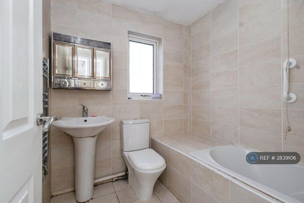 2 bedroom semi-detached house to rent - Photo 1