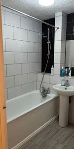 1 Bed Flat, Debham Court, NW2 - Photo 4