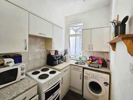 Elderton Road, Westcliff On Sea - Photo 2