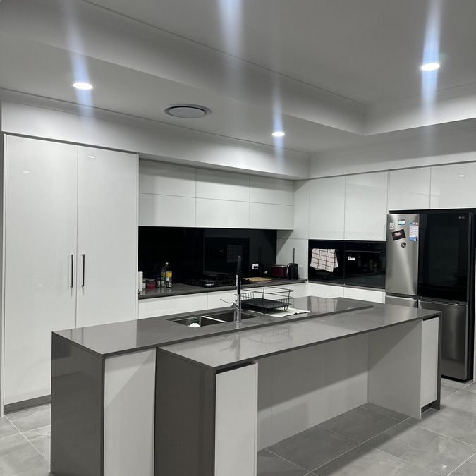 Stylish & Modern 4x2 – Fully Furnished Comfort Across from the Park - Photo 1