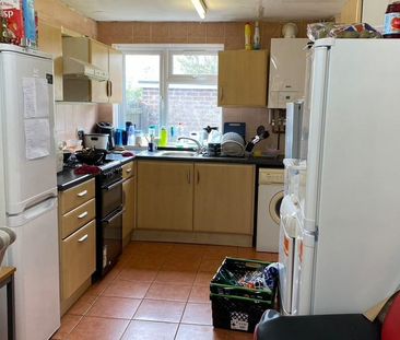 1 bedroom in a house share to rent - Photo 6