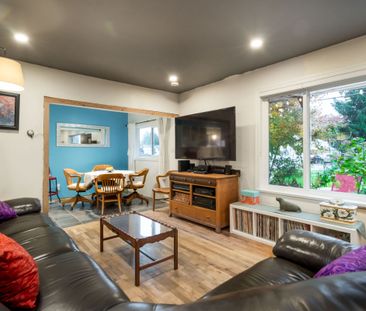 Charming Rancher With Basement - Photo 4