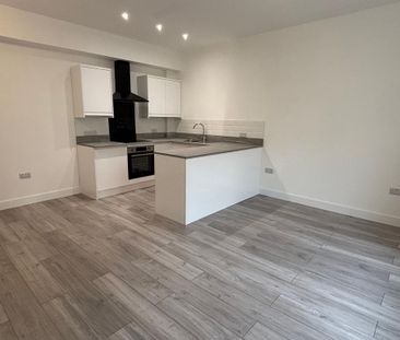 4 bedroom semi-detached house to rent - Photo 6