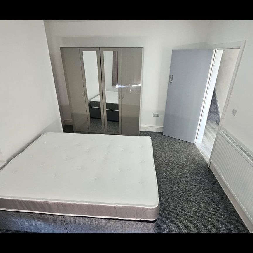 Room in a Shared House, Silverdale Avenue, L13 - Photo 1