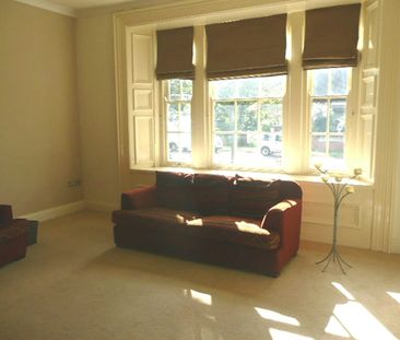 Flat to rent on - Photo 2