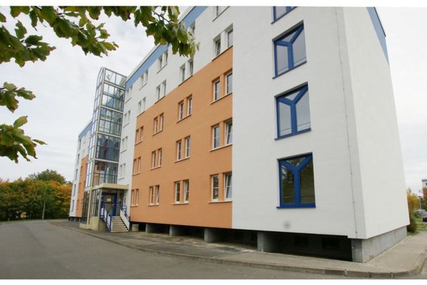 Möbliertes 1-Raum-Apartment mit Balkon in Plauen - Photo 1