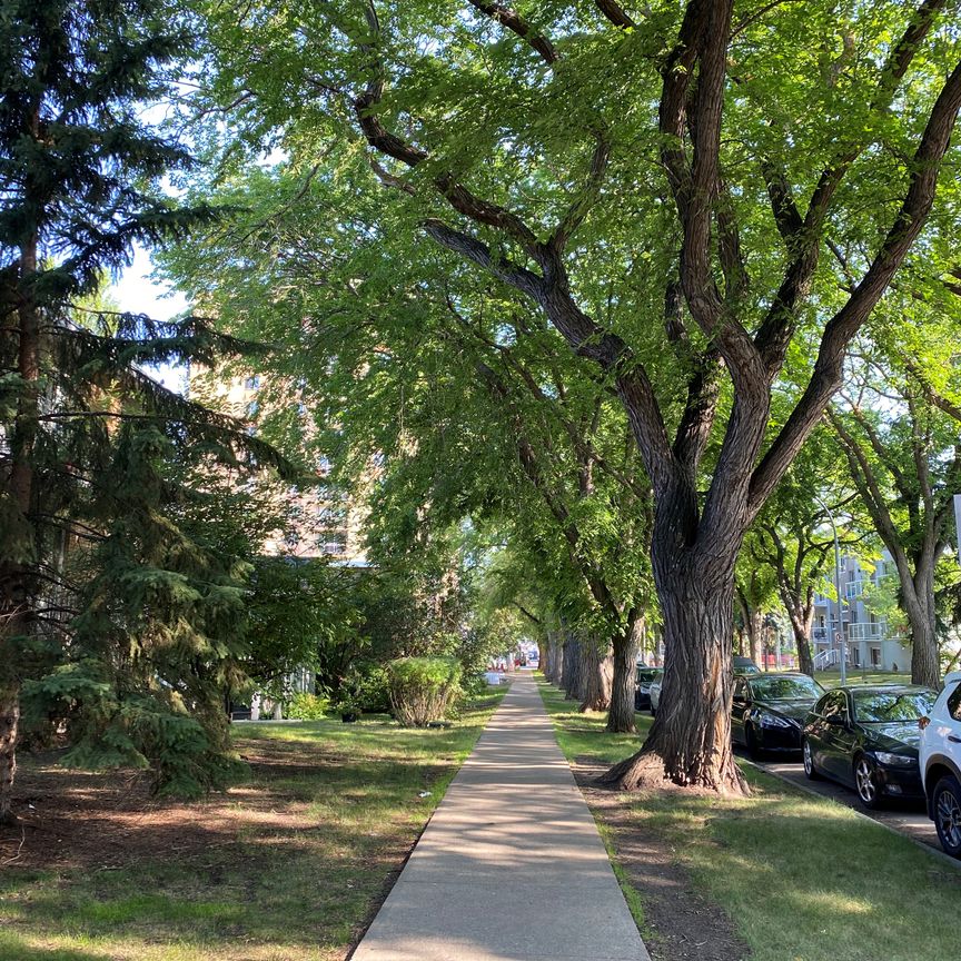 Hearth Manor - Photo 1