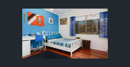 Spacious Home Perfect for Entertaining - Photo 4