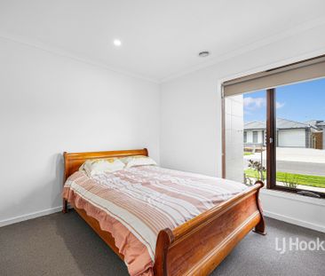 22 Trentino Grove, Fraser Rise VIC, Belconnen - Photo 5