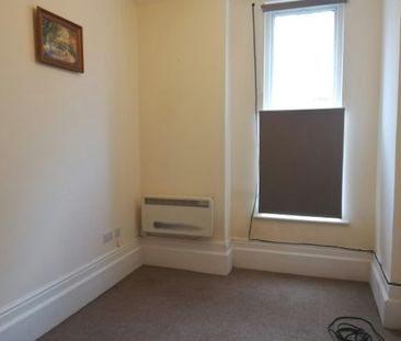 Flat to rent on - Photo 2