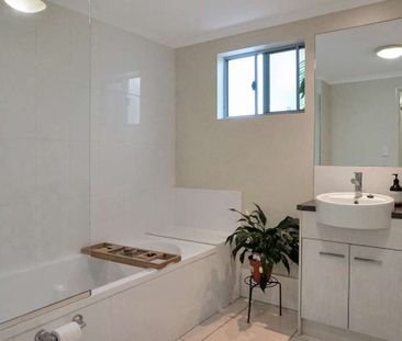 CENTRAL 3 BEDROOM APARTMENT - NON FURNISHED - Photo 1