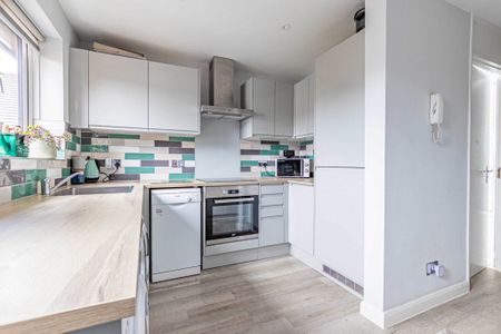 1 bed Flat for rent - Photo 5