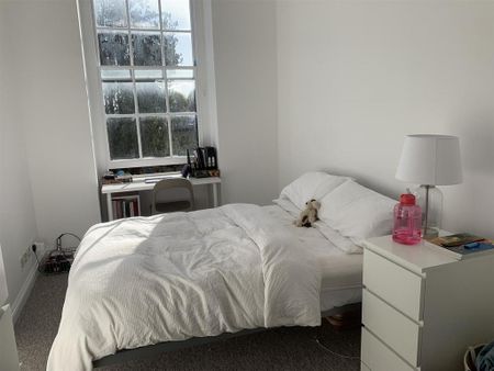 3 bedroom flat to rent - Photo 3
