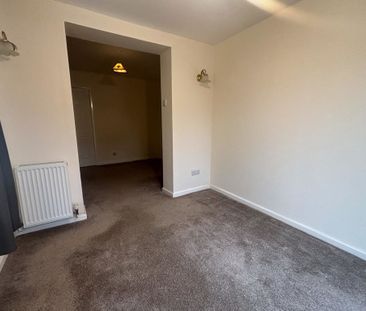 2 bedroom semi-detached bungalow to let - Photo 4