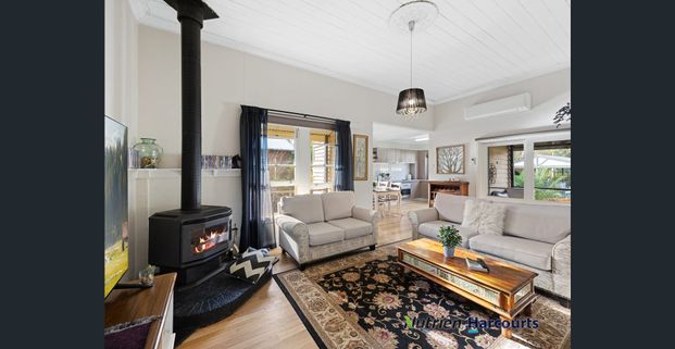 Great Location Fully Furnished 3 Bedroom Home - Photo 1