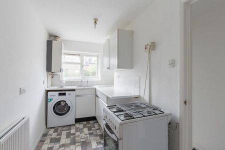 First floor 2 bedroom property located in the heart of Crouch End - Photo 4