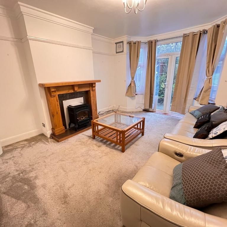 4 bedroom semi-detached house to rent - Photo 1