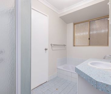 Comfortable 3Bed Family Home - Photo 4