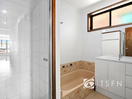 Charming 2 Bedroom Home Minutes from Town - Photo 5