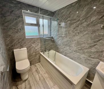 4 bedroom semi-detached house to rent - Photo 3