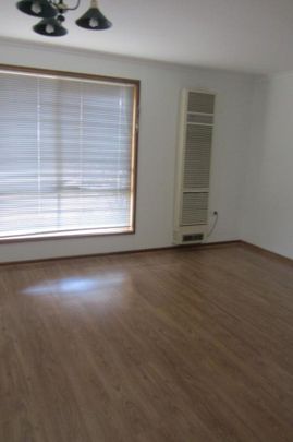 Neat 3 bedroom home - Photo 1