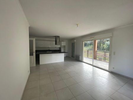 Location Appartement 3 pièces 70m² FREJUS 83600 - Photo 2