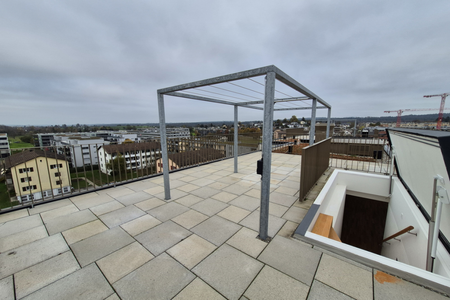 Dachwohnung mit Aussicht über die Stadt Uster zu vermieten - Foto 3