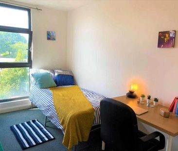 En-suite Room, On Board Street, Salford, M6 - Photo 3