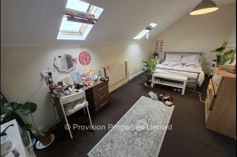 7 Bedroom Brudenell Avenue Hyde Park - Photo 1