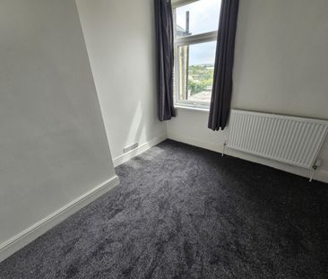 2 bed Terraced - To Let - Photo 3