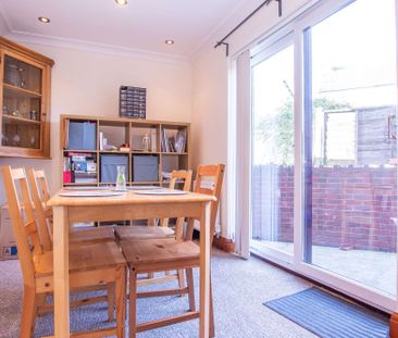 Quirky four bedroom house on Coburn Street - Photo 3