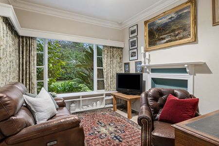 Discover A Timeless Manor House: A Perfect Blend Of Edwardian Charm And Potential - Photo 2