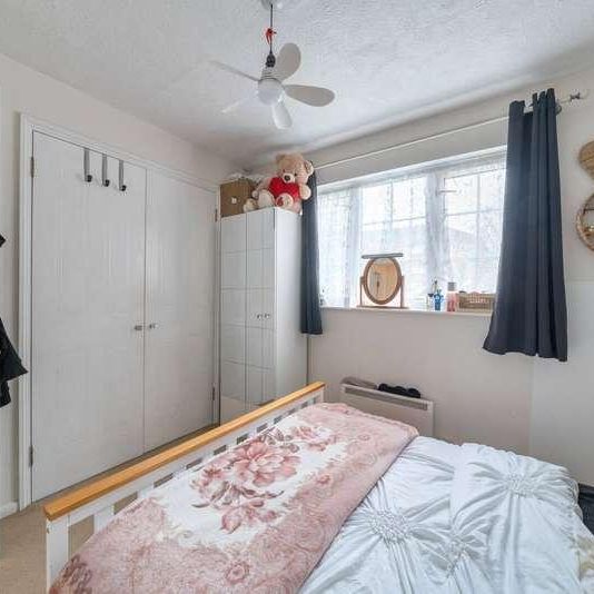 Sigrist Square, Kingston Upon Thames, KT2 - Photo 1