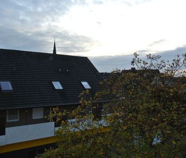 Helle Dachgeschosswohnung mit Balkon, ca. 62,41 m² in Dortmund-Mart... - Foto 1