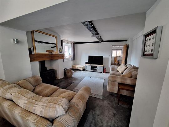 4 bedroom semi-detached house to rent - Photo 1