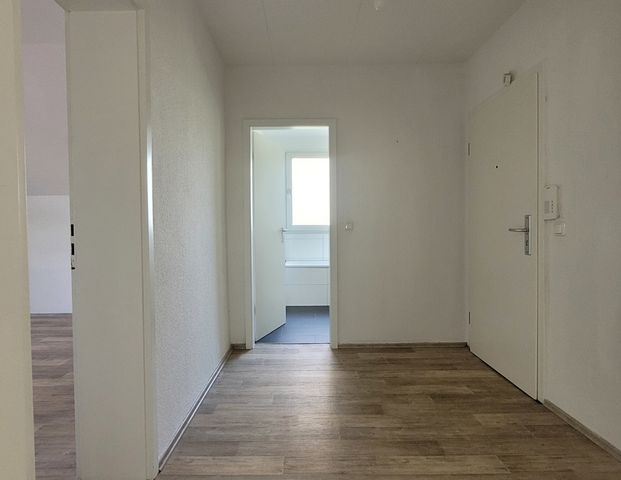 HURRA, wohnen in der JUPP2 Zimmer im Dachgeschoss, schick renoviert für Sie - Foto 1