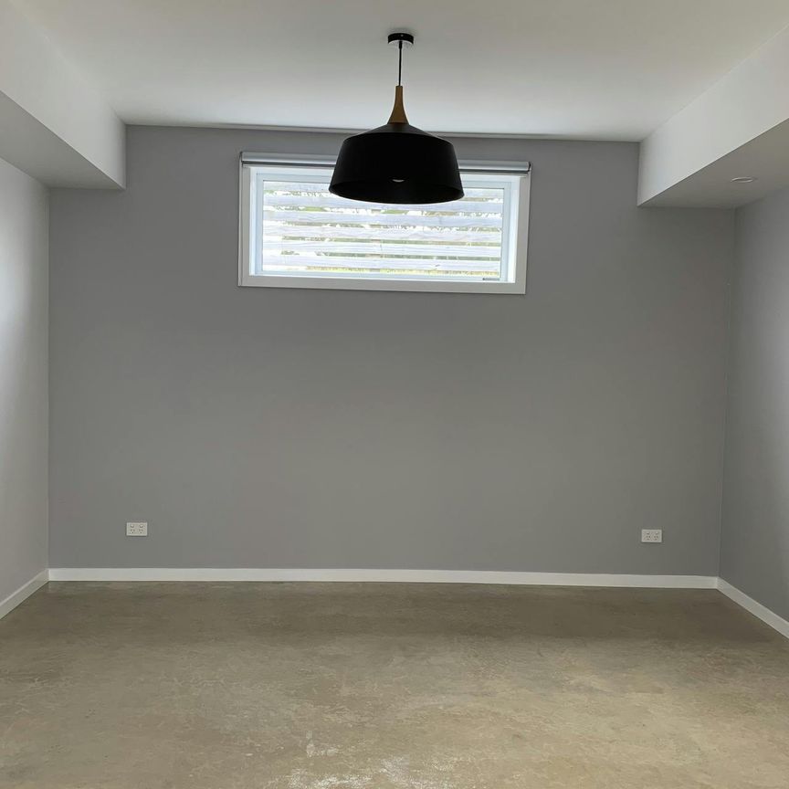 Modern 2-Bedroom Unit - Photo 1