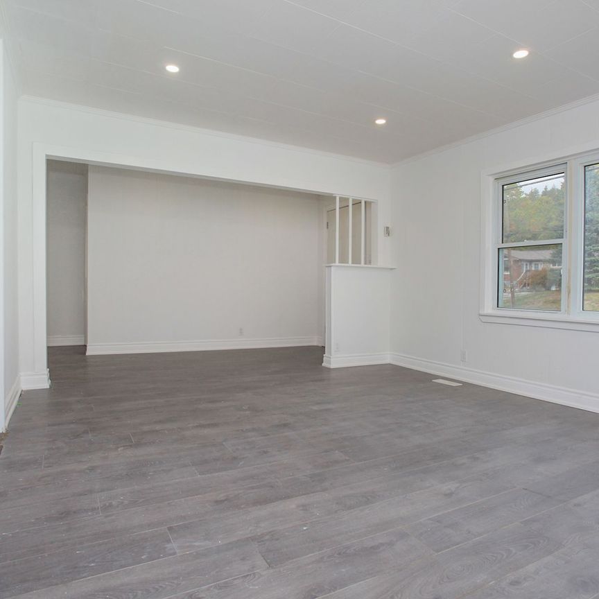 For Lease - 387 Edgehill Drive Unit# Main floor, Barrie, Ontario - Photo 1