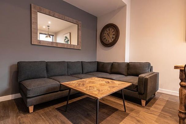 6 bedroom terraced house to rent - Photo 1