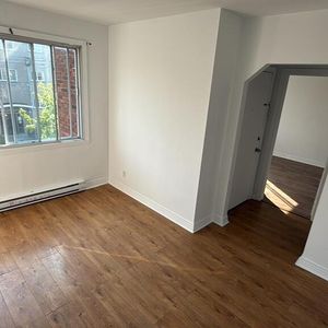 5 1/2 à Louer Aout 2026, Haut Triplex - Photo 2