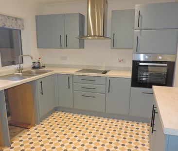 2 bedroom semi-detached bungalow to rent - Photo 4