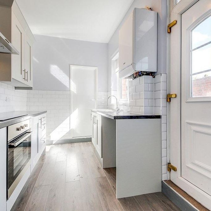 2 bedroom flat to rent - Photo 1
