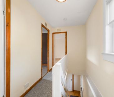 3 bedroom end of terrace house to rent - Photo 2