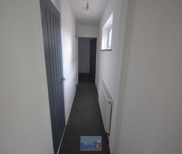 2 bedroom end of terrace house to rent - Photo 3