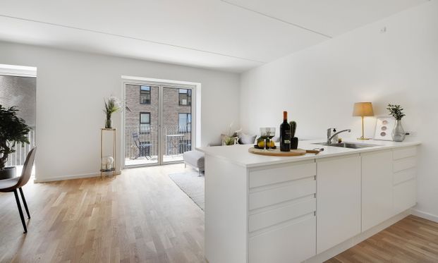 Lys og stor 3-værelses lejlighed med egen terrasse på god belligenhed - Photo 1