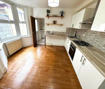 4 bedroom terraced house to rent - Photo 5